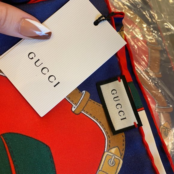 HOST PICK 💕GUCCI Patterned Logo Scarf New With Tag - Picture 4 of 4